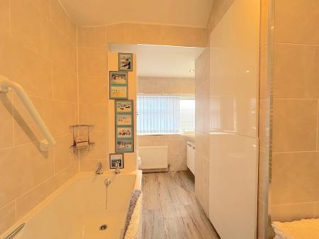 4 bedroom Semi-detached house for sale in Deyncourt Road, Fallings Park, Wolverhampton, WV10