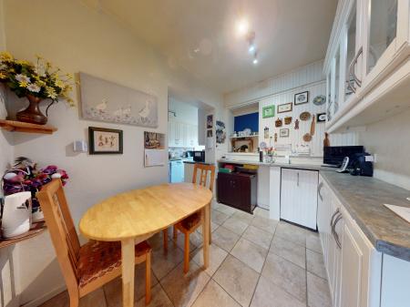 4 bedroom Semi-detached house for sale in Deyncourt Road, Fallings Park, Wolverhampton, WV10