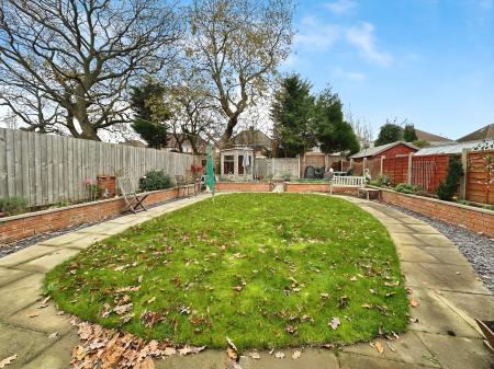 4 bedroom Semi-detached house for sale in Deyncourt Road, Fallings Park, Wolverhampton, WV10