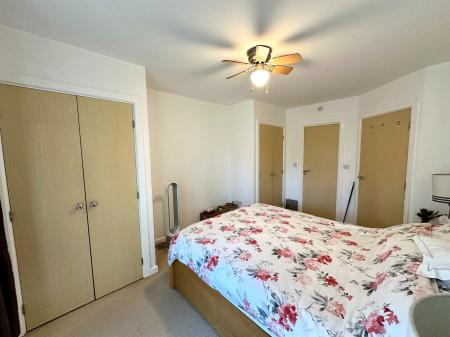 2 bedroom Apartment for sale in Castlecroft Road, Castlecroft, Wolverhampton, WV3