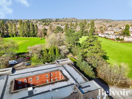 2 bedroom Apartment for sale in Castlecroft Road, Castlecroft, Wolverhampton, WV3