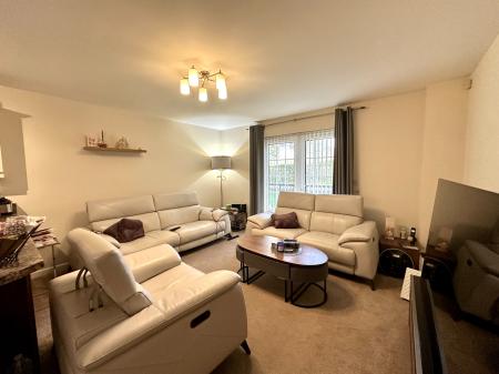 2 bedroom Apartment for sale in Castlecroft Road, Castlecroft, Wolverhampton, WV3