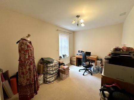 2 bedroom Apartment for sale in Castlecroft Road, Castlecroft, Wolverhampton, WV3