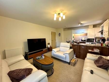 2 bedroom Apartment for sale in Castlecroft Road, Castlecroft, Wolverhampton, WV3