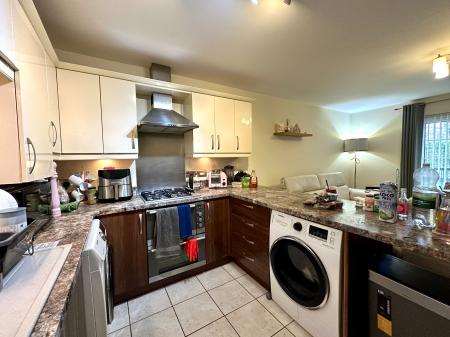2 bedroom Apartment for sale in Castlecroft Road, Castlecroft, Wolverhampton, WV3