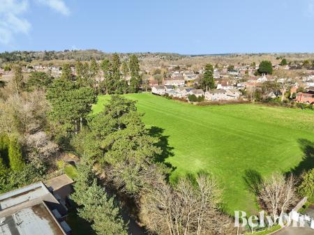 2 bedroom Apartment for sale in Castlecroft Road, Castlecroft, Wolverhampton, WV3