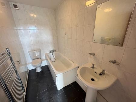 1 bedroom Flat to let in High Street, Wednesfield, Wolverhampton, WV11