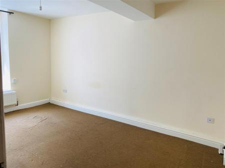 2 bedroom Flat to let in High Street, Bridgnorth, WV16