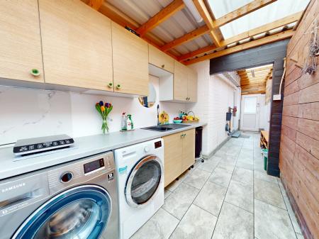 2 bedroom Semi-detached house for sale in Barnfield Road, East Park, Wolverhampton, WV1