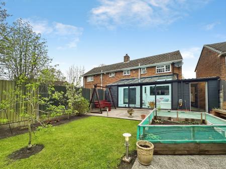 2 bedroom Semi-detached house for sale in Barnfield Road, East Park, Wolverhampton, WV1