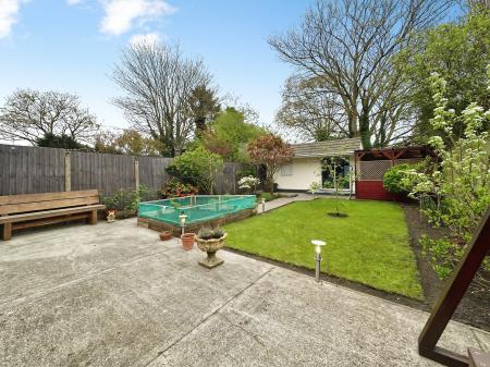 2 bedroom Semi-detached house for sale in Barnfield Road, East Park, Wolverhampton, WV1