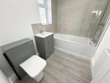 1 bedroom Flat to let in Ridge Lane, Wednesfield, WV11