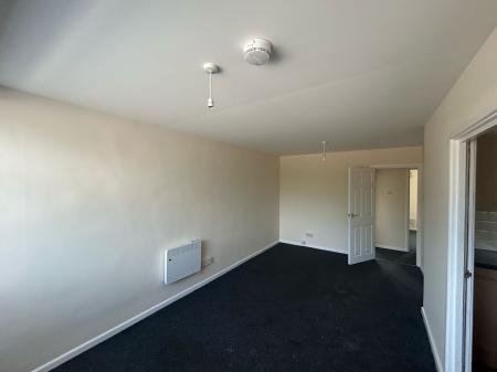 2 bedroom Flat to let in School Road, Wolverhampton, WV6