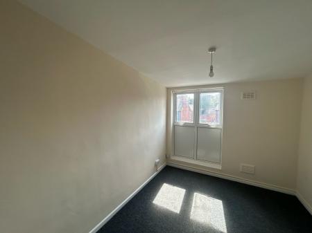 2 bedroom Flat to let in School Road, Wolverhampton, WV6