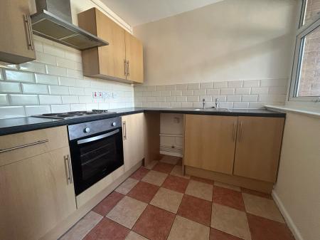 2 bedroom Flat to let in School Road, Wolverhampton, WV6
