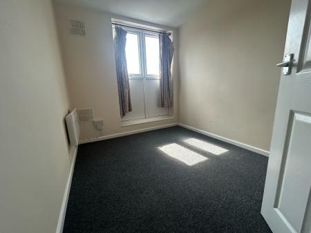2 bedroom Flat to let in School Road, Wolverhampton, WV6