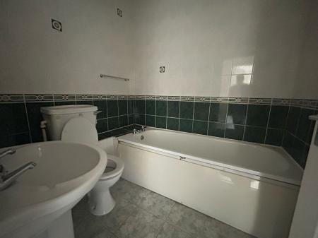 2 bedroom Flat to let in School Road, Wolverhampton, WV6