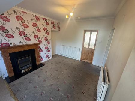 2 bedroom Semi-detached house to let in Wood End Road, Wolverhampton, WV11