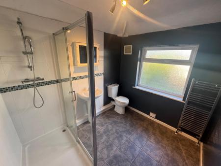 2 bedroom Semi-detached house to let in Wood End Road, Wolverhampton, WV11