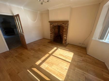 2 bedroom Semi-detached house to let in Wood End Road, Wolverhampton, WV11