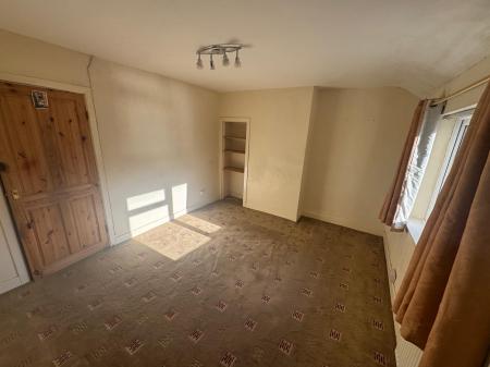 2 bedroom Semi-detached house to let in Wood End Road, Wolverhampton, WV11