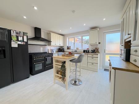 3 bedroom Semi-detached house for sale in Lincoln Avenue, Willenhall, Wolverhampton, WV13