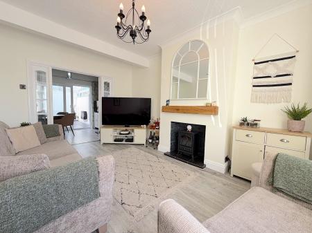 3 bedroom Semi-detached house for sale in Lincoln Avenue, Willenhall, Wolverhampton, WV13