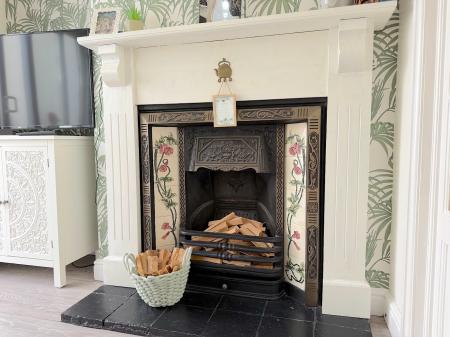 3 bedroom Semi-detached house for sale in Lincoln Avenue, Willenhall, Wolverhampton, WV13