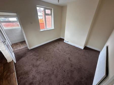 3 bedroom Semi-detached house to let in Mount Road, Willenhall, WV13