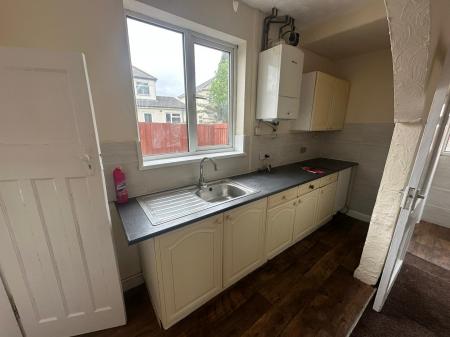 3 bedroom Semi-detached house to let in Mount Road, Willenhall, WV13