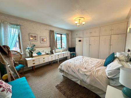 3 bedroom Semi-detached house for sale in James Street, Willenhall, Wolverhampton, WV13