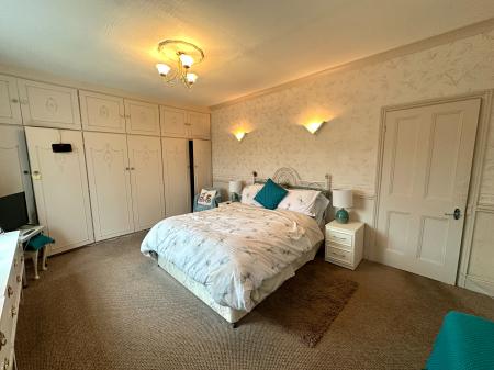 3 bedroom Semi-detached house for sale in James Street, Willenhall, Wolverhampton, WV13