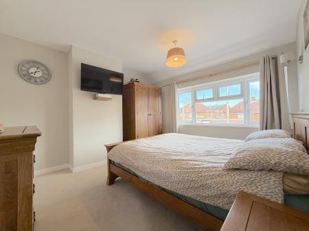 3 bedroom Semi-detached house for sale in Griffiths Drive, Wednesfield, Wolverhampton, WV11