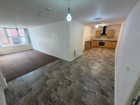 1 bedroom Studio flat to let in Union Street, Dudley Town Centre, Dudley, DY2