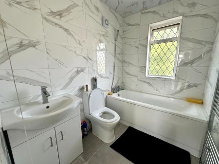 3 bedroom Semi-detached house to let in Worcester Road, Willenhall, WV13