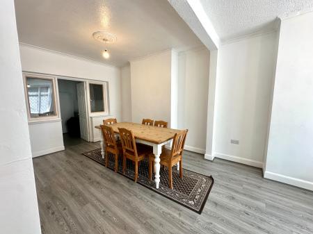 3 bedroom Semi-detached house to let in Worcester Road, Willenhall, WV13