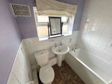 3 bedroom Semi-detached house to let in Swancote Drive, Wolverhampton, WV4