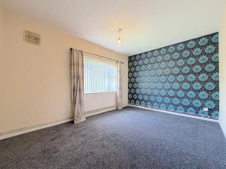 2 bedroom Flat for sale in Stubby Lane, Wednesfield, Wolverhampton, WV11