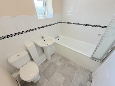 2 bedroom Flat for sale in Stubby Lane, Wednesfield, Wolverhampton, WV11