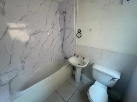 2 bedroom Terraced House to let in Woden Road, Wolverhampton, WV10