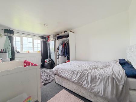 3 bedroom End of terrace house for sale in The Droveway, Claregate, Wolverhampton, WV8
