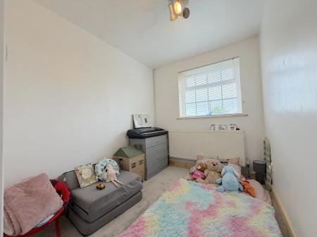 3 bedroom End of terrace house for sale in The Droveway, Claregate, Wolverhampton, WV8