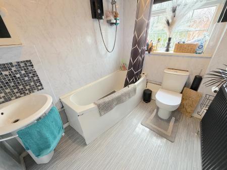 3 bedroom End of terrace house for sale in The Droveway, Claregate, Wolverhampton, WV8
