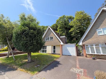 3 bedroom Detached house for sale in Woodfield Heights, Tettenhall, Wolverhampton, WV6