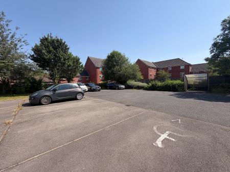 2 bedroom Ground floor flat for sale in Ardgowan Grove, Wolverhampton, WV4
