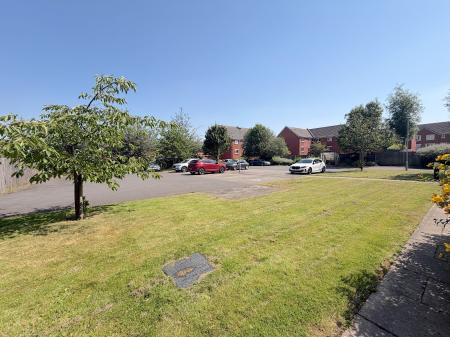 2 bedroom Ground floor flat for sale in Ardgowan Grove, Wolverhampton, WV4
