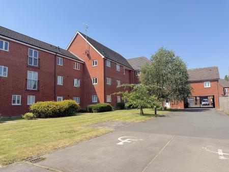 2 bedroom Ground floor flat for sale in Ardgowan Grove, Wolverhampton, WV4