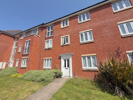 2 bedroom Ground floor flat for sale in Ardgowan Grove, Wolverhampton, WV4