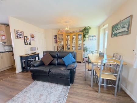 2 bedroom Ground floor flat for sale in Ardgowan Grove, Wolverhampton, WV4