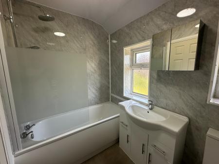 3 bedroom Semi-detached house to let in Southall Road, Wednesfield, WV11
